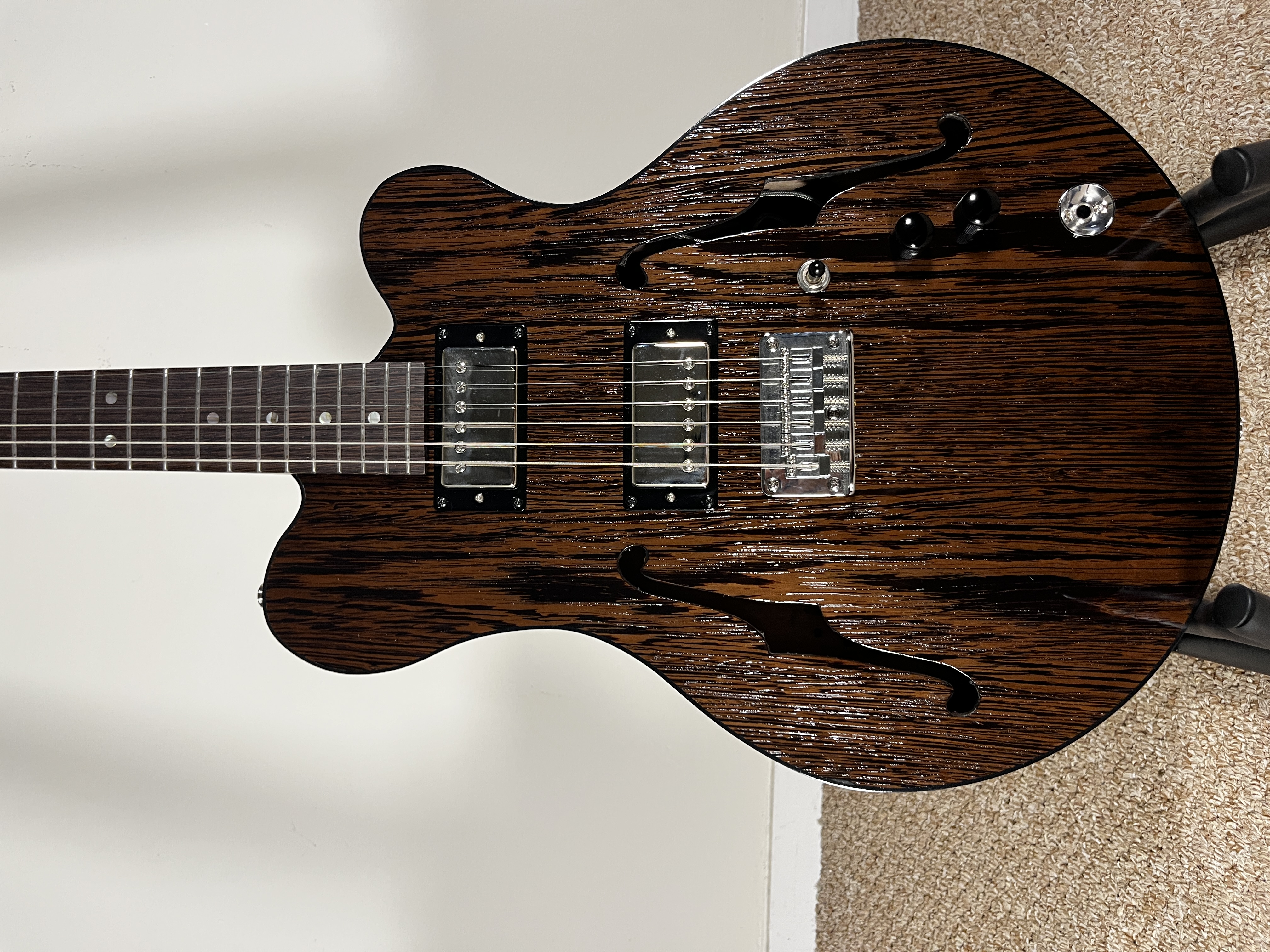 Headstock and tuning machines