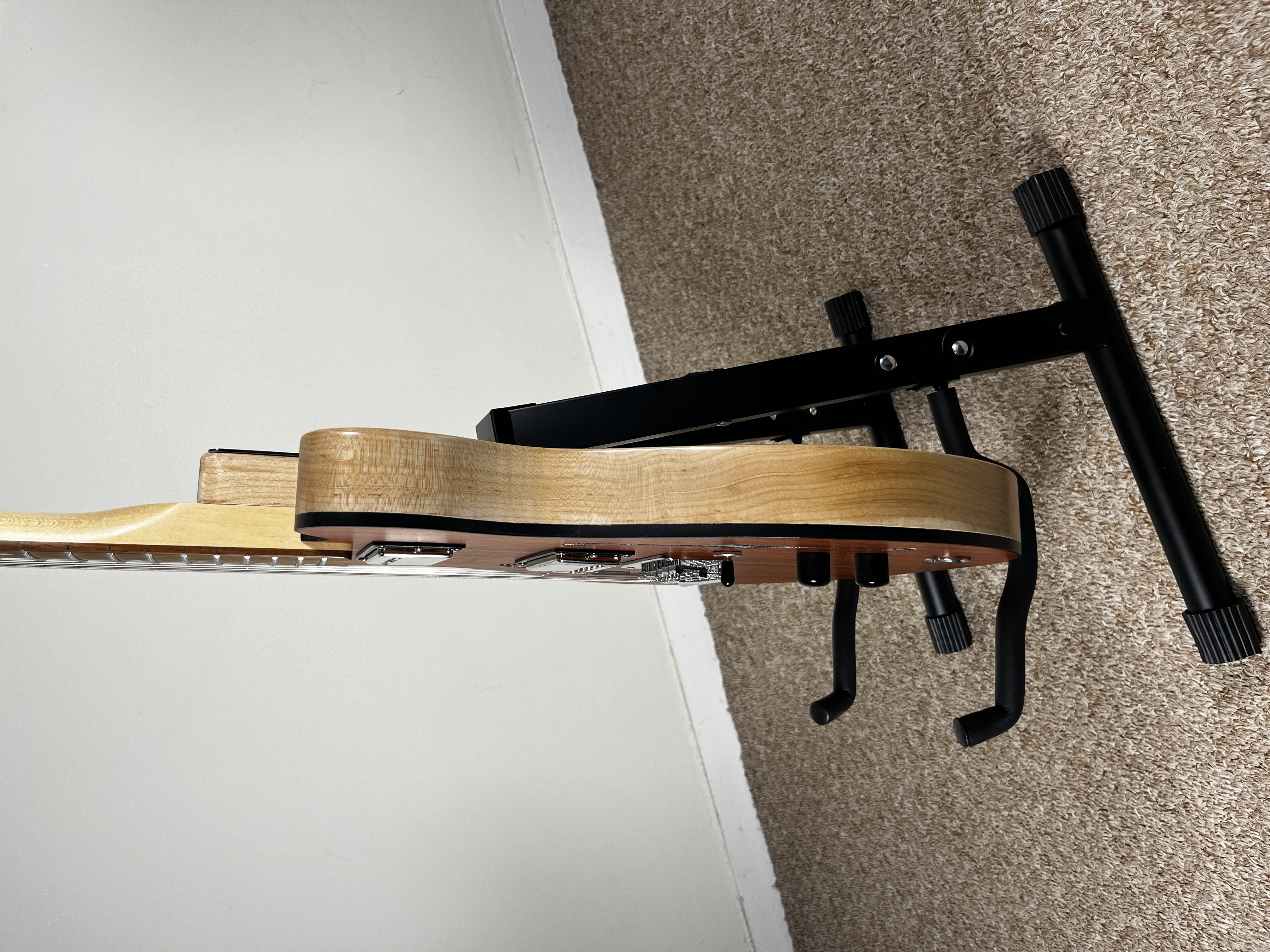 Side profile showing body thickness and binding