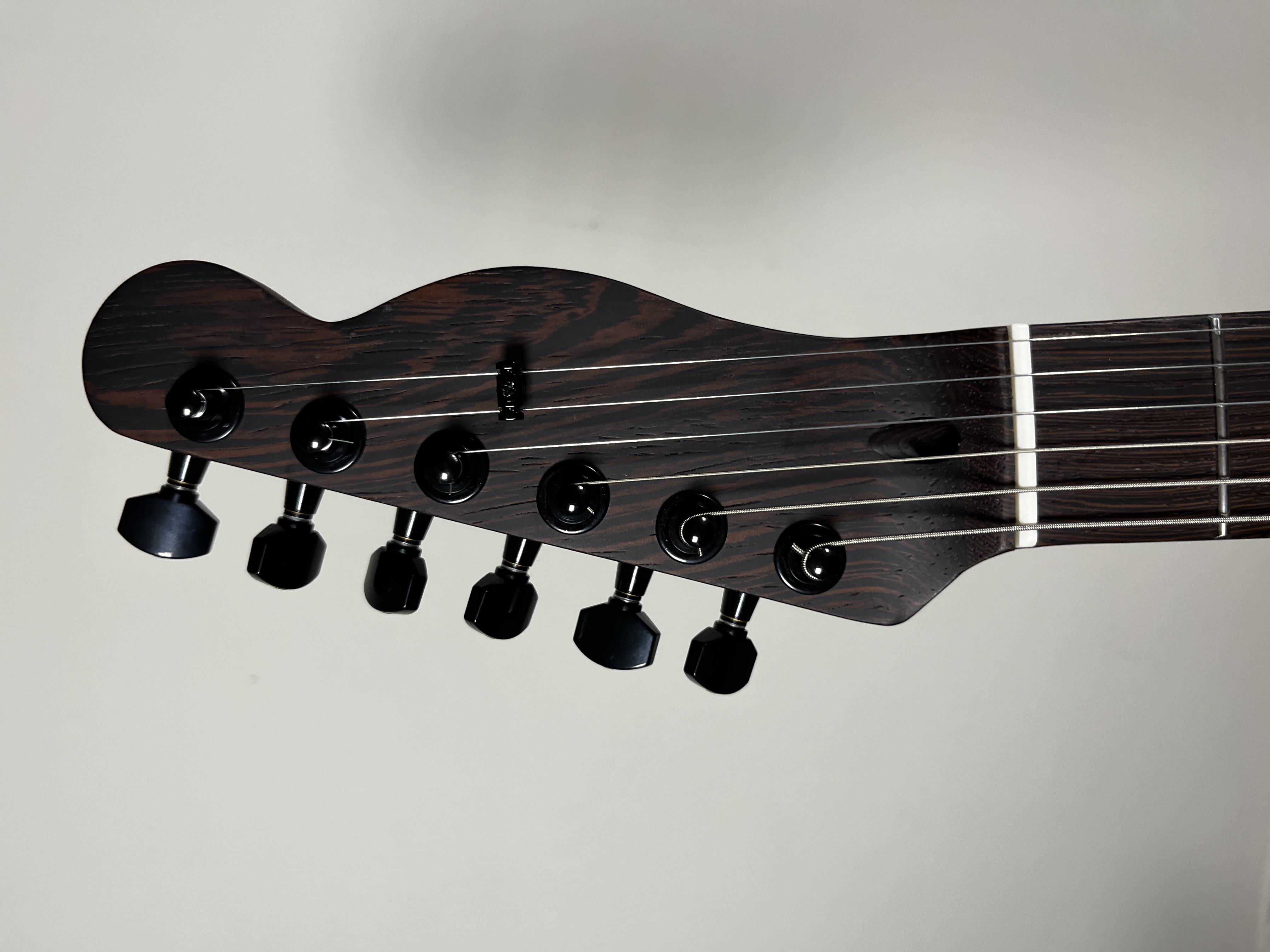 Reaction – Wenge 006 headstock